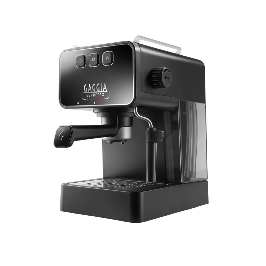 Gaggia Espresso Evolution preta vista de três quartos, com o porta-filtro encaixado